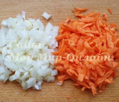 шинкованные морковь и лук